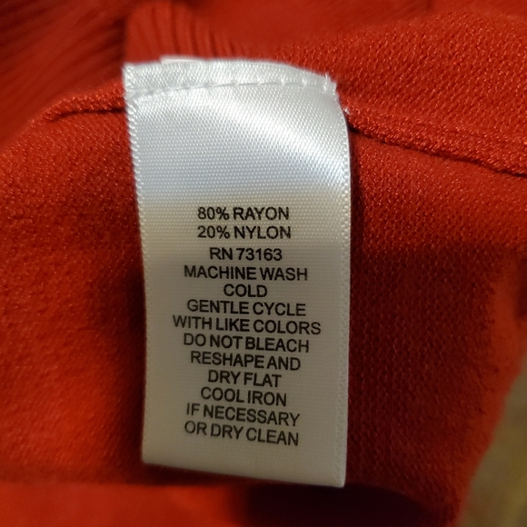 Sleveless turtle neck sweater - Picture 3 of 3